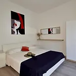 Gigi House - Piazza Mazzini - 200m Dal Mare Con Posto Appartamento