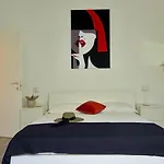 Gigi House - Piazza Mazzini - 200m Dal Mare Con Posto Appartamento